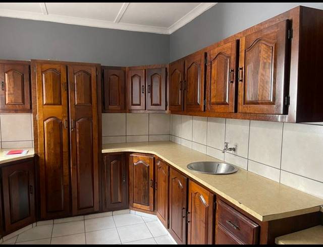 4 BEDROOM HOUSE FOR SALE IN SASOLBURG CENTRAL